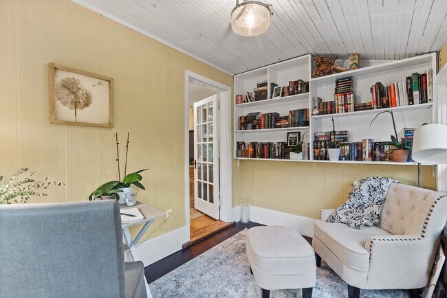 Building Photo - 14 Hood St