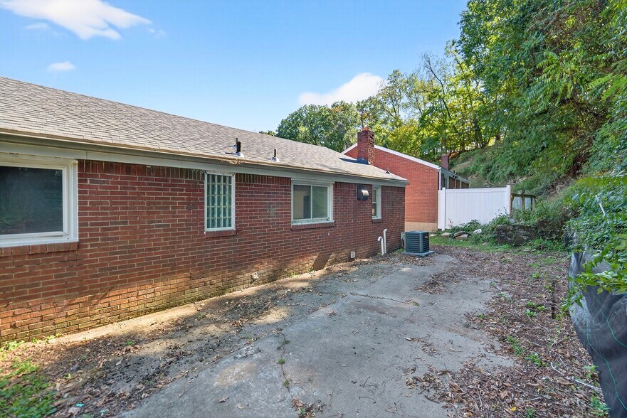 Building Photo - 83 Cedar Ave