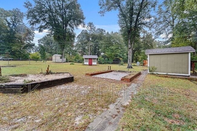 Building Photo - 13 Erskine Ln