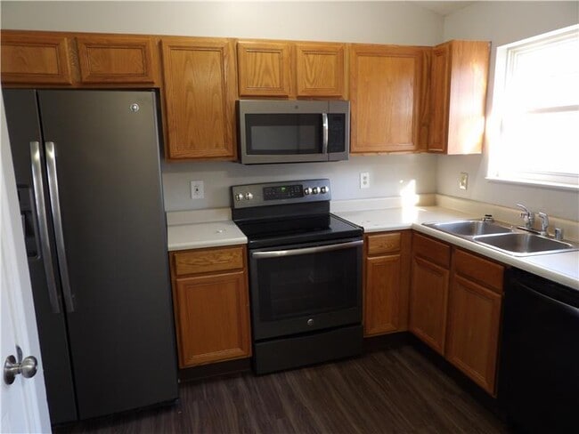 Building Photo - 3060 Lansdowne Ln