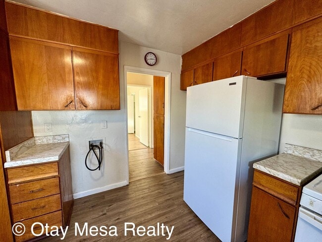 Building Photo - Charming 2-Bedroom Home with Expansive Out...