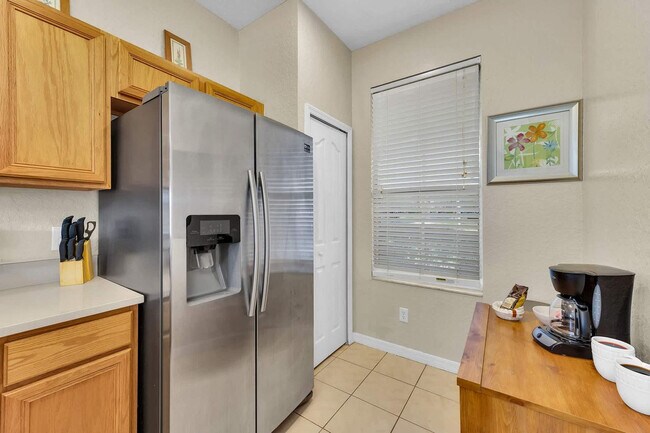 Building Photo - 448 Miramar Ave