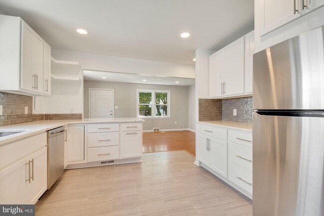 Building Photo - 5010 Sheridan St