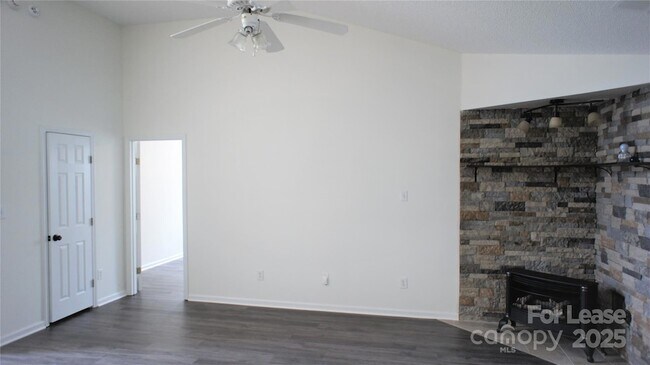 Building Photo - 2309 Ivy Run Dr