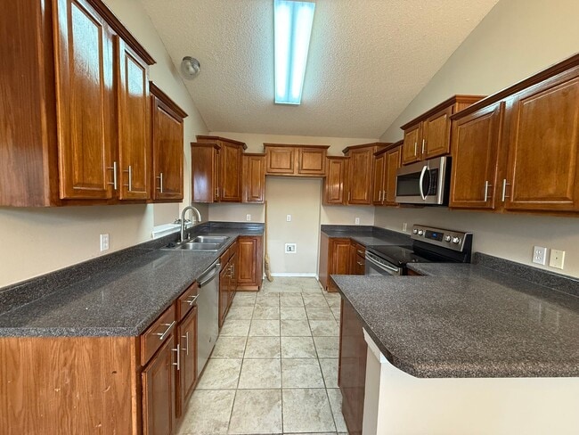 Building Photo - Collinsville 3 Bedroom 2 Bathroom