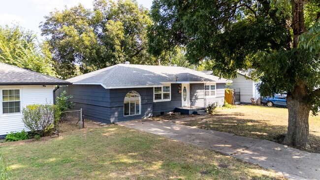 Building Photo - RENT TO OWN – Warr Acres!