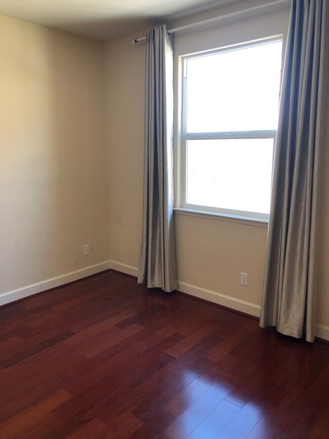 Building Photo - 1252 Water Lily Way