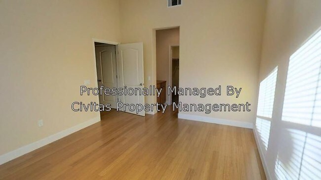 Building Photo - Newer 2/2 Townhome - Bonus Room Pool and More