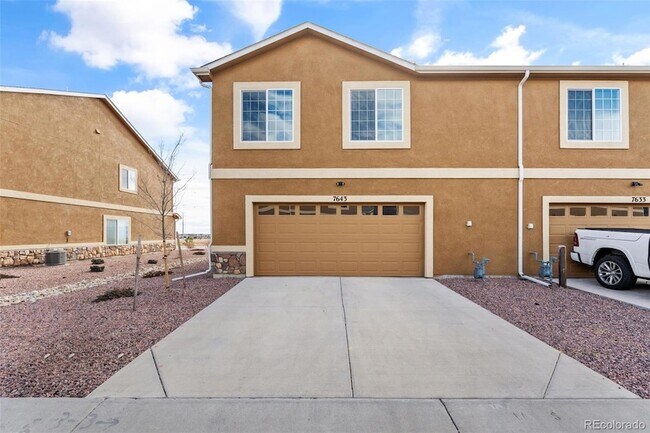 Building Photo - 7643 Sand Lake Heights