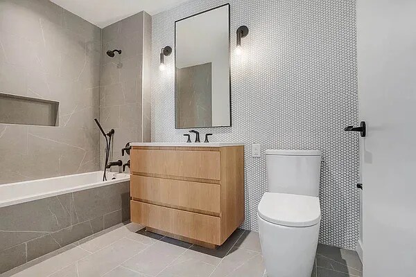 Building Photo - 329 Broadway