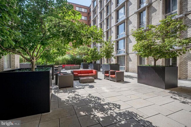 Building Photo - 950 25th St NW