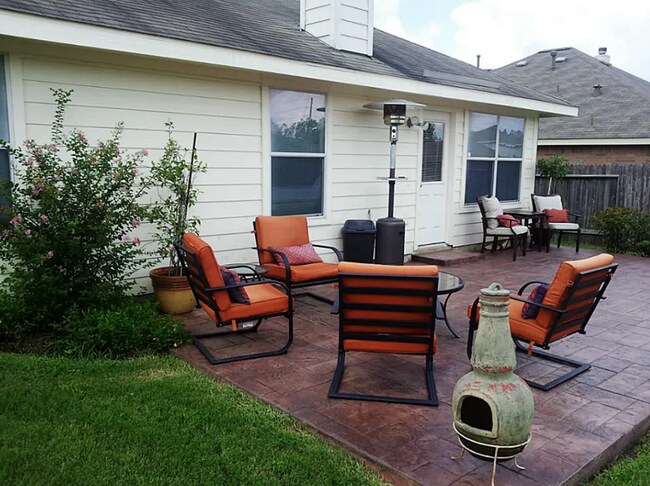 Building Photo - 19018 Piney Way Dr