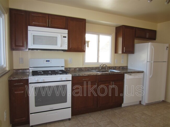 Building Photo - 621 Brierly Ln