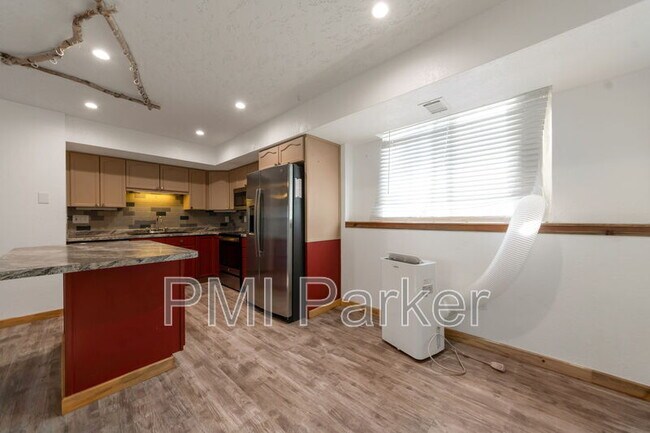 Building Photo - 10881 Pine Dr