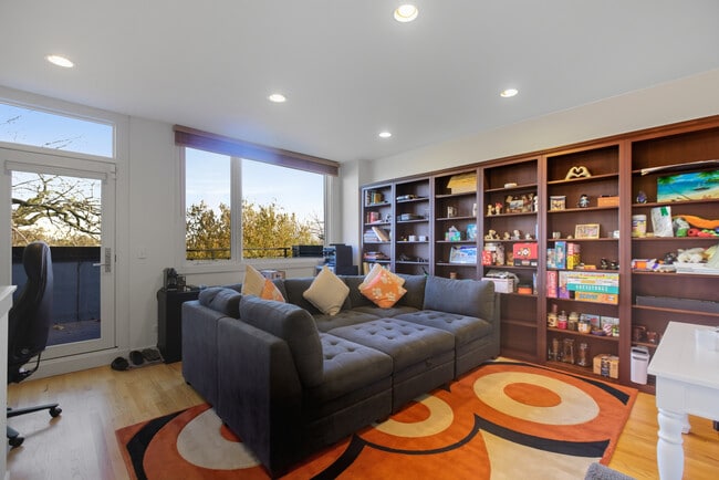 Building Photo - 2854 N River Walk Dr