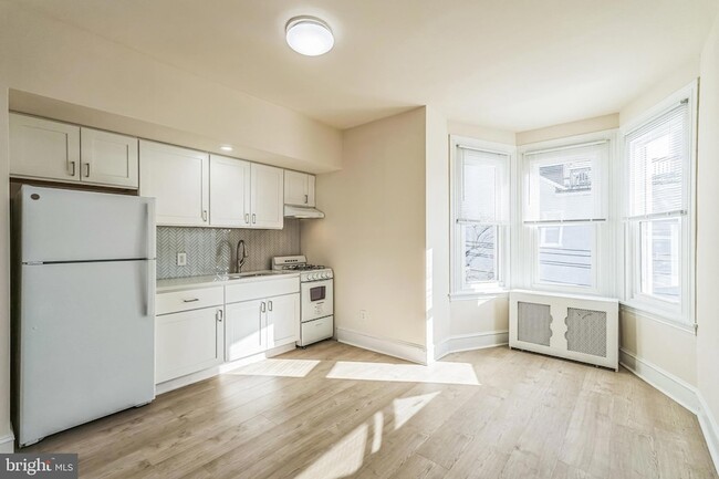 Building Photo - 459 Martin St