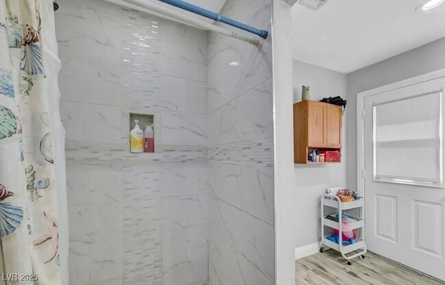 Building Photo - 204 Thunder St