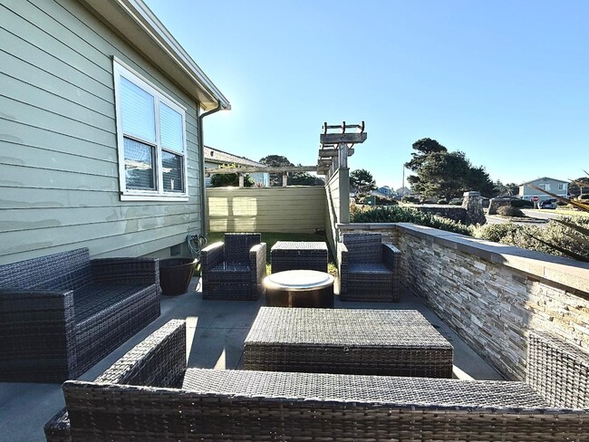 Building Photo - 760 Beachwood Ct