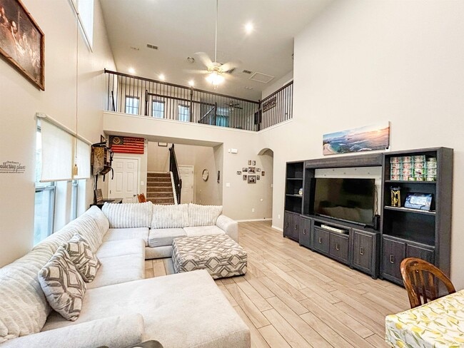 Building Photo - 8723 Shiloh Rock Dr