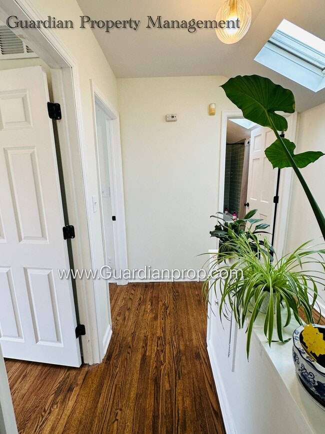 Building Photo - St Louis Park Single Family Home, Dishwasher, Garage, Patio