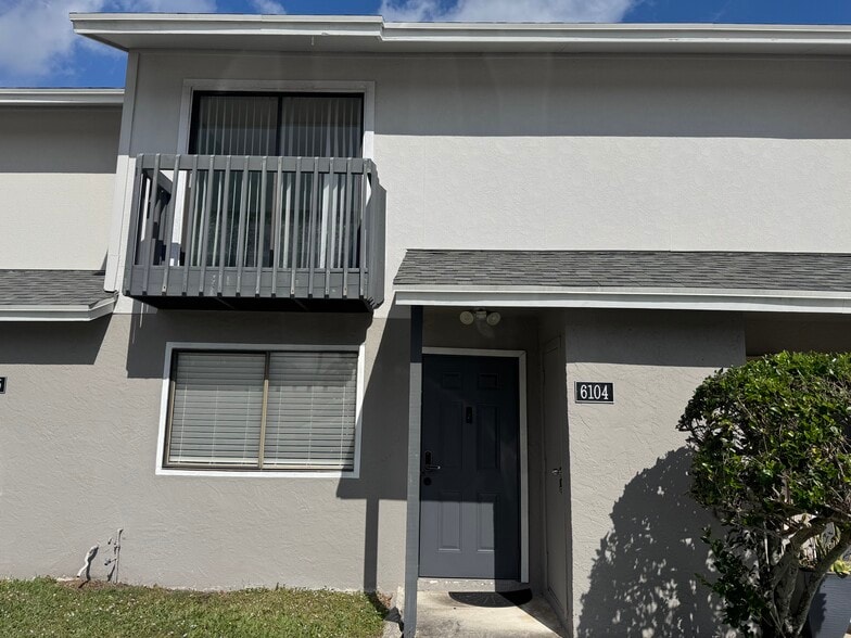 Building Photo - 6104 Channel Dr