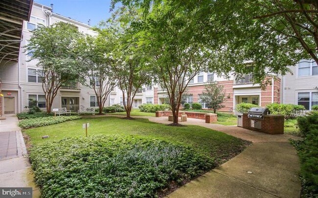 Building Photo - 2791 Centerboro Dr