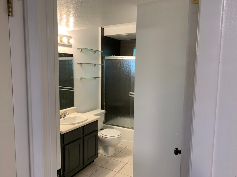 Building Photo - 804 E 1050 S