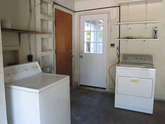 Building Photo - 2311 Bron Holly Dr