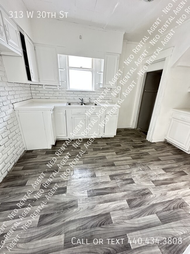 Building Photo - 313 W 30th St