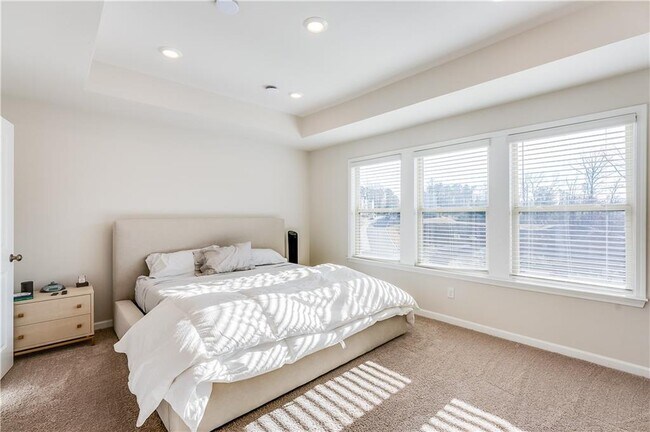 Building Photo - 1634 Halbrook Pl SW