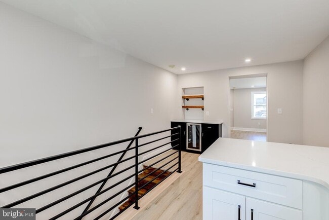 Building Photo - 369 E Hector St