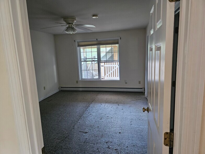 Building Photo - 585 High St