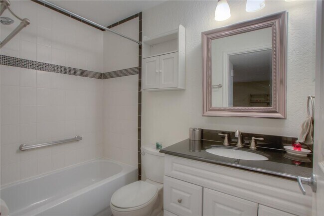 Building Photo - 9511 Lake Park Dr