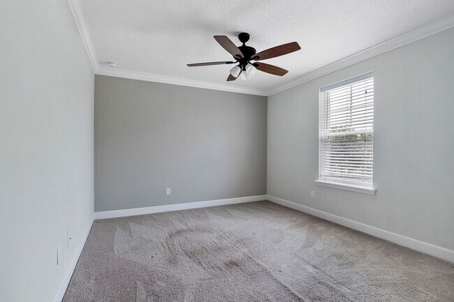 Building Photo - 150 Whisper Rock Dr