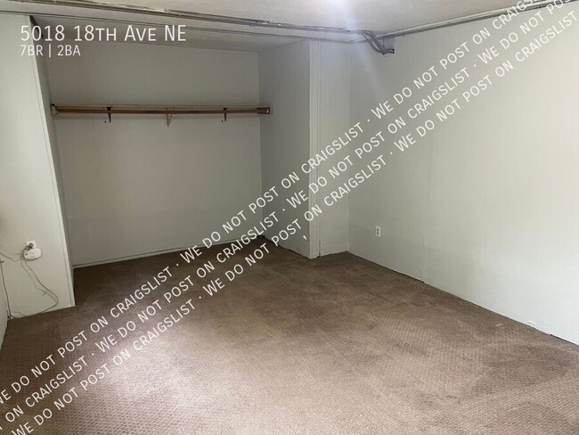 Building Photo - 7 bedroom 2 bath UW House - Free November ...