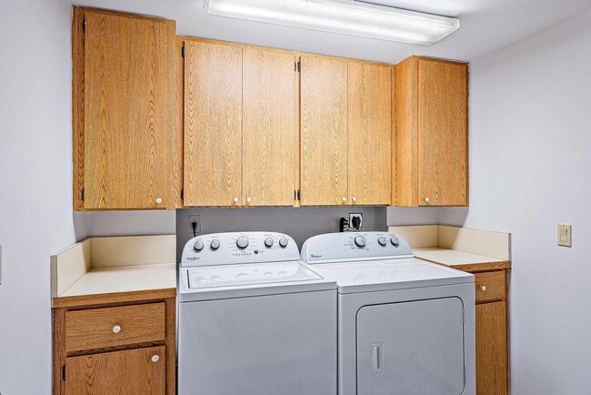 Building Photo - 601 S Seas Dr