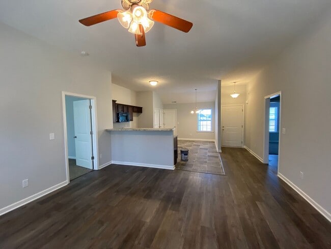 Building Photo - New 3 Bedroom 2 bath home with 2 Car Garage