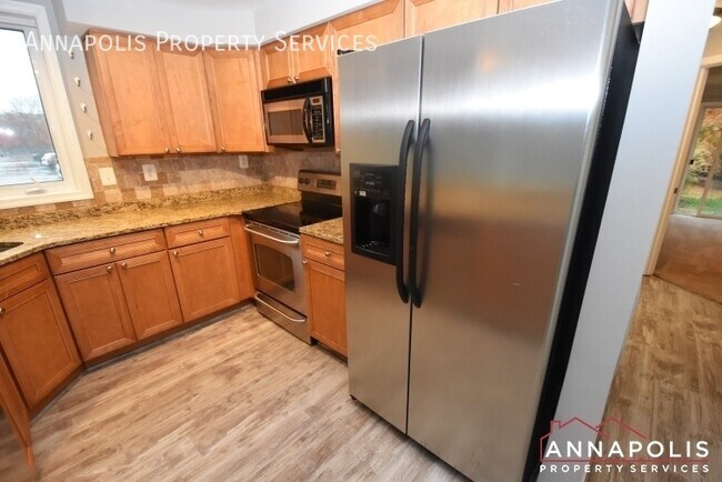 Building Photo - 1121 Lake Heron Dr