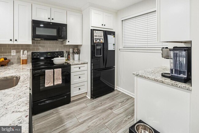 Building Photo - 2 Leverington Ave