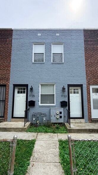 Building Photo - 1733 Gales Pl NE