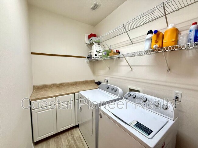 Building Photo - 11113 Avery Oaks Dr