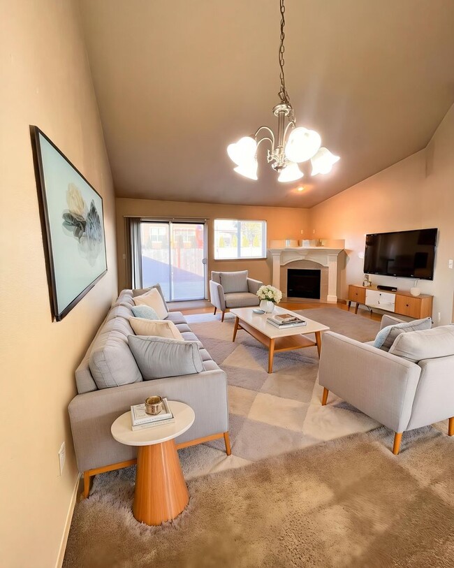 Building Photo - 3-Bedroom Duplex Home - Gated Community - South Hill