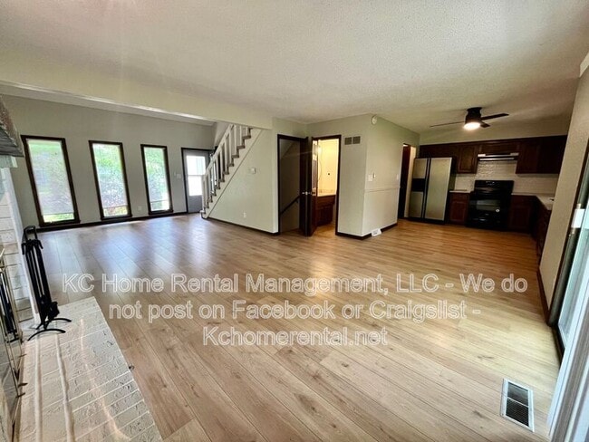 Building Photo - 3868 SW Harbor Dr