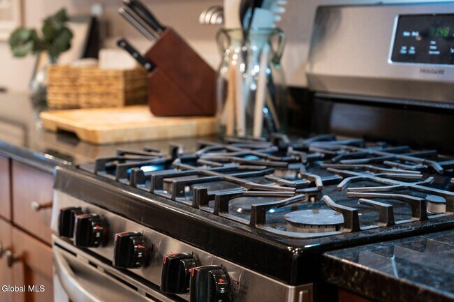 Building Photo - 166 Jefferson St