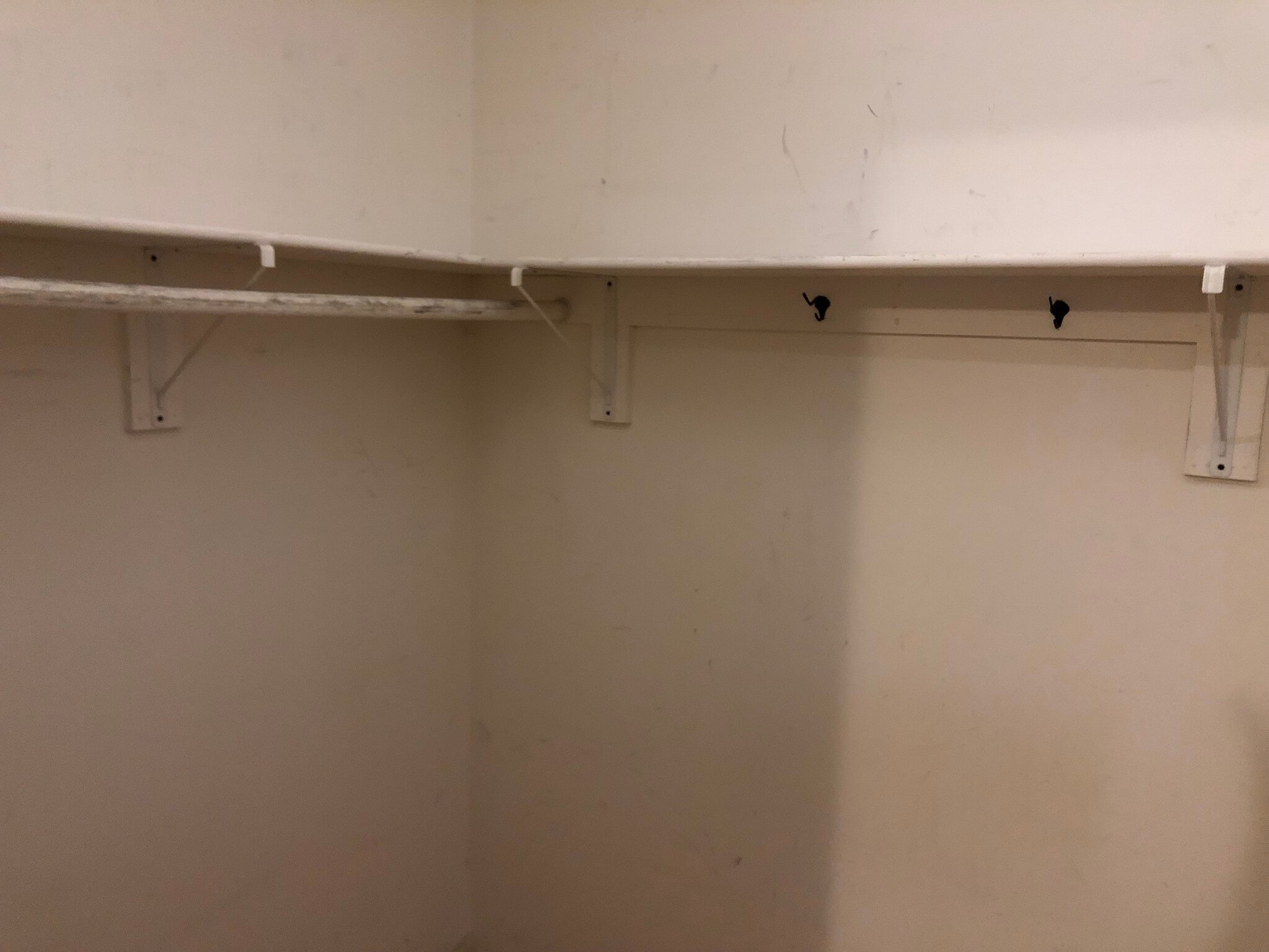 Walk in Closet - 8708 Manchester Rd