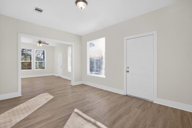 Building Photo - 304 W Vulcan St