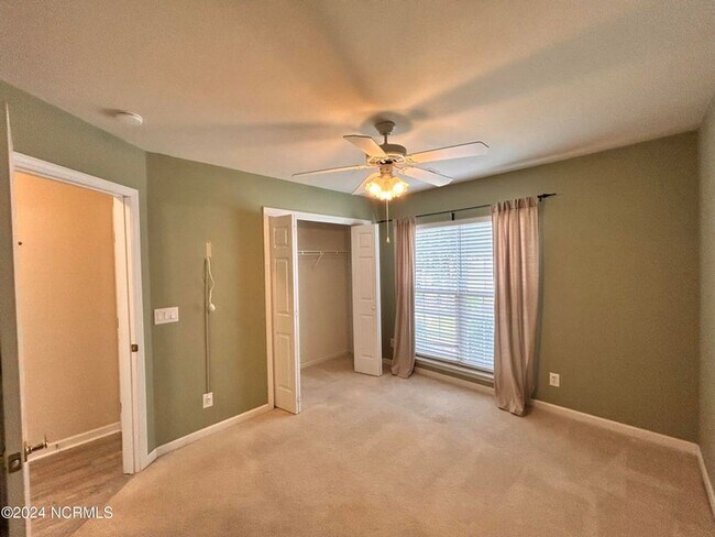 Building Photo - Beautiful brick home in sought-after Sandp...