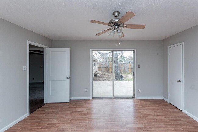 Building Photo - 228 Plainview Dr