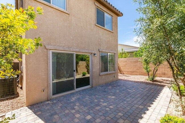Building Photo - GORGEOUS 2 STORY HOME*4 BEDROOMS*TONS OF UPGRADES*STAINLESS STEEL APPLIANCES*