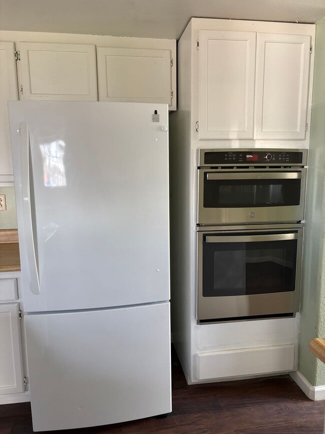 Building Photo - 1069 Ely Blvd S